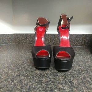 Black wedge 6'in Heels